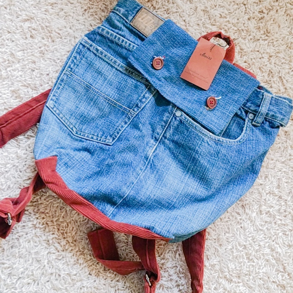 Unique Backpack - Picture 2 of 3